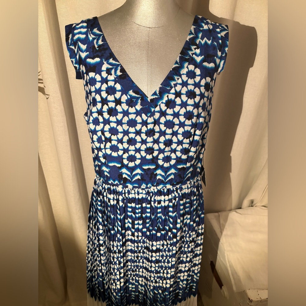 Adrianna Papell Ikat Fit & Flare Midi Dress Blue White  Pleated V-Neck Sz 14 NWT - Picture 14 of 16